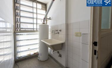 Departamento de 3 ambientes con balcón y baño completo