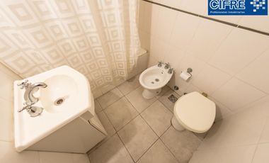 Departamento de 3 ambientes con balcón y baño completo