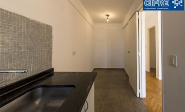 Departamento de 3 ambientes con balcón y baño completo