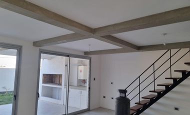Duplex en venta Terrazas de Manantiales tres dormitorios