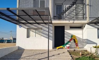 Duplex en venta Terrazas de Manantiales tres dormitorios