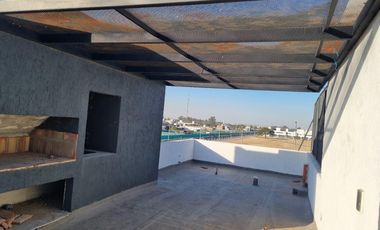 Duplex en venta Terrazas de Manantiales tres dormitorios