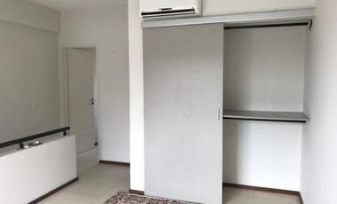 Amplio Duplex  c/baño y toillete   Cochera fija - San Isidro