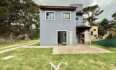 Casa en  venta en Costa del Este a estrenar de 5 ambientes