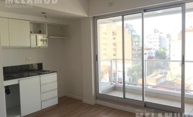 MONOAMBIENTE / ALQUILER / FLORES con BALCON y PLACARD *Apto Profesional* !!