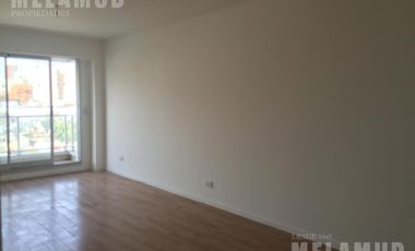 MONOAMBIENTE / ALQUILER / FLORES con BALCON y PLACARD *Apto Profesional* !!