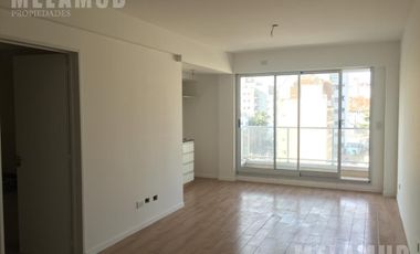 MONOAMBIENTE / ALQUILER / FLORES con BALCON y PLACARD *Apto Profesional* !!