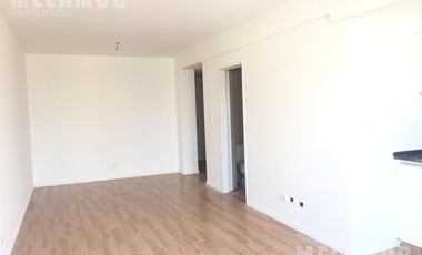 MONOAMBIENTE / ALQUILER / FLORES con BALCON y PLACARD *Apto Profesional* !!
