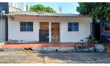 Amplia  Casa en VENTA Barrio El RECREO
