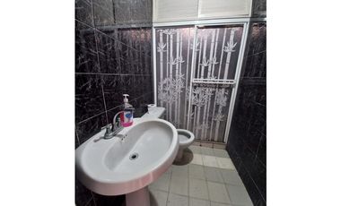 CASA EN VENTA PISO 1 + 2 APTOS EN 2 PISO BARIO LAS GAVIOTAS