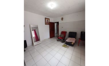 CASA EN VENTA PISO 1 + 2 APTOS EN 2 PISO BARIO LAS GAVIOTAS
