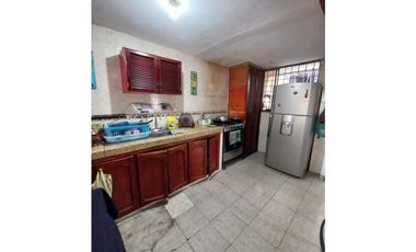 CASA EN VENTA PISO 1 + 2 APTOS EN 2 PISO BARIO LAS GAVIOTAS