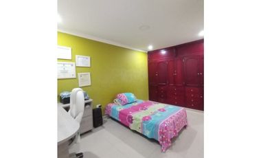 CASA DUPLEX EN VENTA BARRIO ALMENDROS ETAPA 2