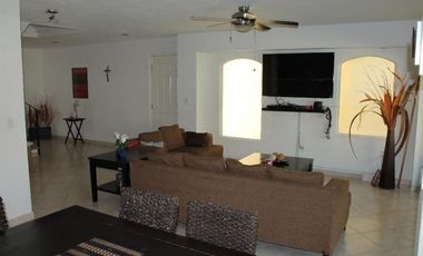 Residencia con  4 recámaras, alberca en áreas comunes