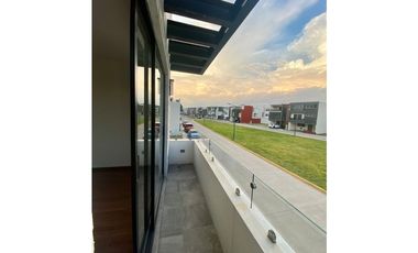 UDLA NOBEL RESIDENCIAL