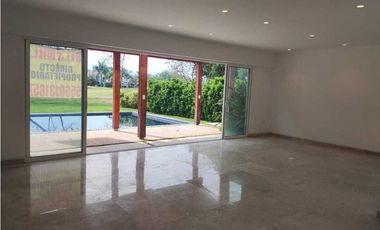 Estrene residencia 3  recámaras, jardín ,alberca, vista al fairway.