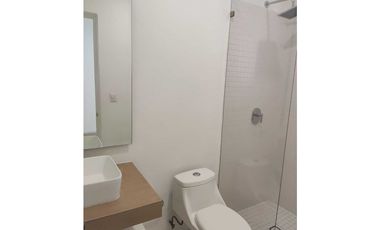 Estrene residencia 3  recámaras, jardín ,alberca, vista al fairway.