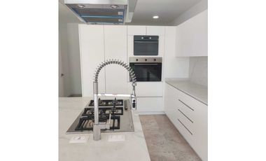 Estrene residencia 3  recámaras, jardín ,alberca, vista al fairway.