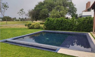 Estrene residencia 3  recámaras, jardín ,alberca, vista al fairway.