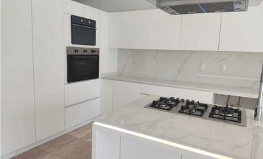 Estrene residencia 3  recámaras, jardín ,alberca, vista al fairway.