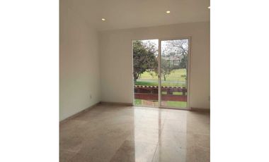 Estrene residencia 3  recámaras, jardín ,alberca, vista al fairway.