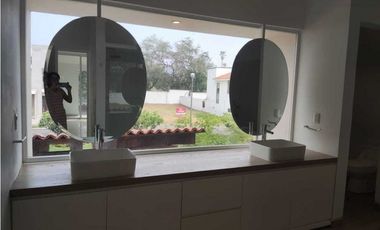 Estrene residencia 3  recámaras, jardín ,alberca, vista al fairway.