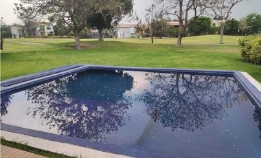 Estrene residencia 3  recámaras, jardín ,alberca, vista al fairway.