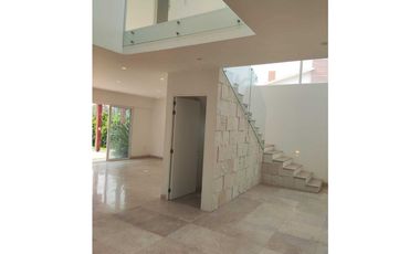 Estrene residencia 3  recámaras, jardín ,alberca, vista al fairway.