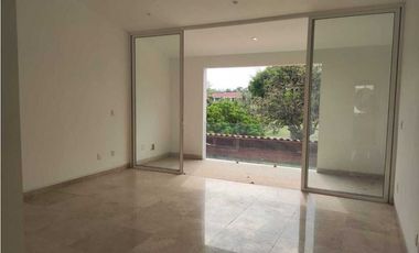 Estrene residencia 3  recámaras, jardín ,alberca, vista al fairway.