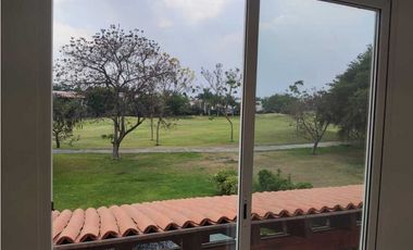 Estrene residencia 3  recámaras, jardín ,alberca, vista al fairway.