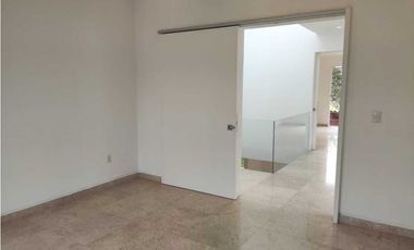 Estrene residencia 3  recámaras, jardín ,alberca, vista al fairway.