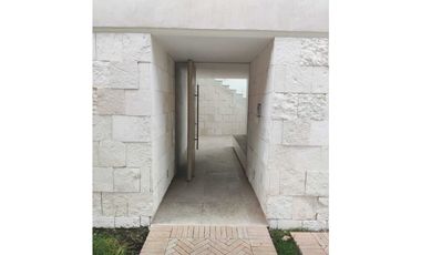 Estrene residencia 3  recámaras, jardín ,alberca, vista al fairway.