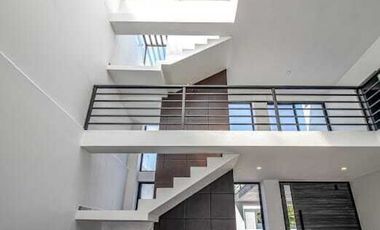 Hermosa Residencia 380 m2 de construccion y 481 m de terreno