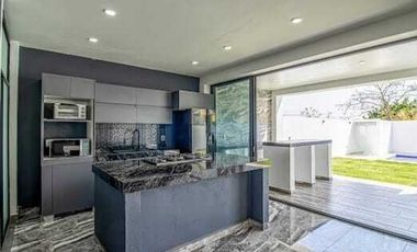 Hermosa Residencia 380 m2 de construccion y 481 m de terreno