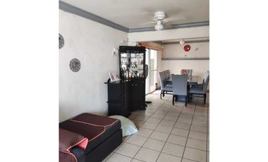 Casa en condominio con alberca, de 3 recamaras.