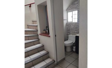 Casa en condominio con alberca, de 3 recamaras.