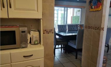 Casa en condominio con alberca, de 3 recamaras.