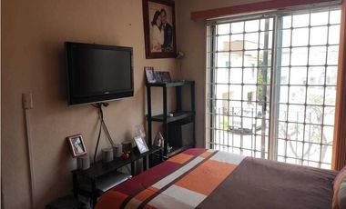 Casa en condominio con alberca, de 3 recamaras.