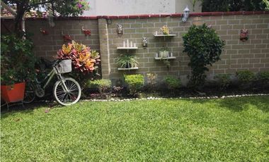 Casa en condominio con alberca, de 3 recamaras.