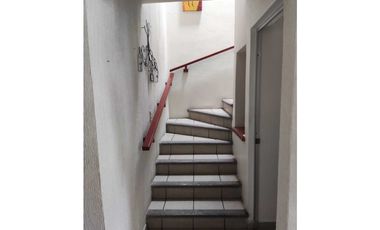 Casa en condominio con alberca, de 3 recamaras.