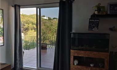 Casa con  4 recámaras,alberca común y jardín privado