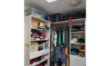 Casa con  4 recámaras,alberca común y jardín privado