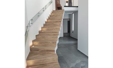 Estrene residencia en Lomas de Cuernavaca, 3 recamaras, alberca, en privada.