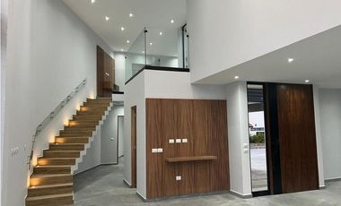 Estrene residencia en Lomas de Cuernavaca, 3 recamaras, alberca, en privada.