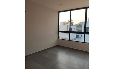 Estrene residencia en Lomas de Cuernavaca, 3 recamaras, alberca, en privada.