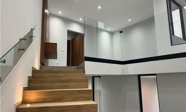 Estrene residencia en Lomas de Cuernavaca, 3 recamaras, alberca, en privada.