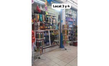 Locales comerciales funcionando en el Mercado Tacuba, Ciudad de México.