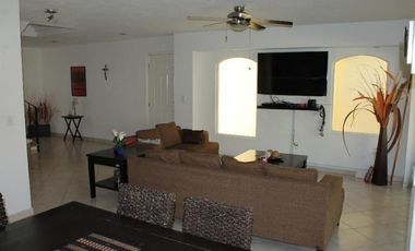 Residencia con  4 recámaras, alberca en áreas comunes