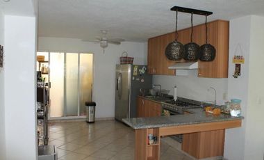 Residencia con  4 recámaras, alberca en áreas comunes