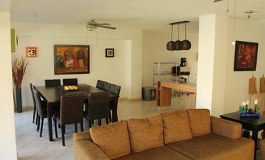 Residencia con  4 recámaras, alberca en áreas comunes